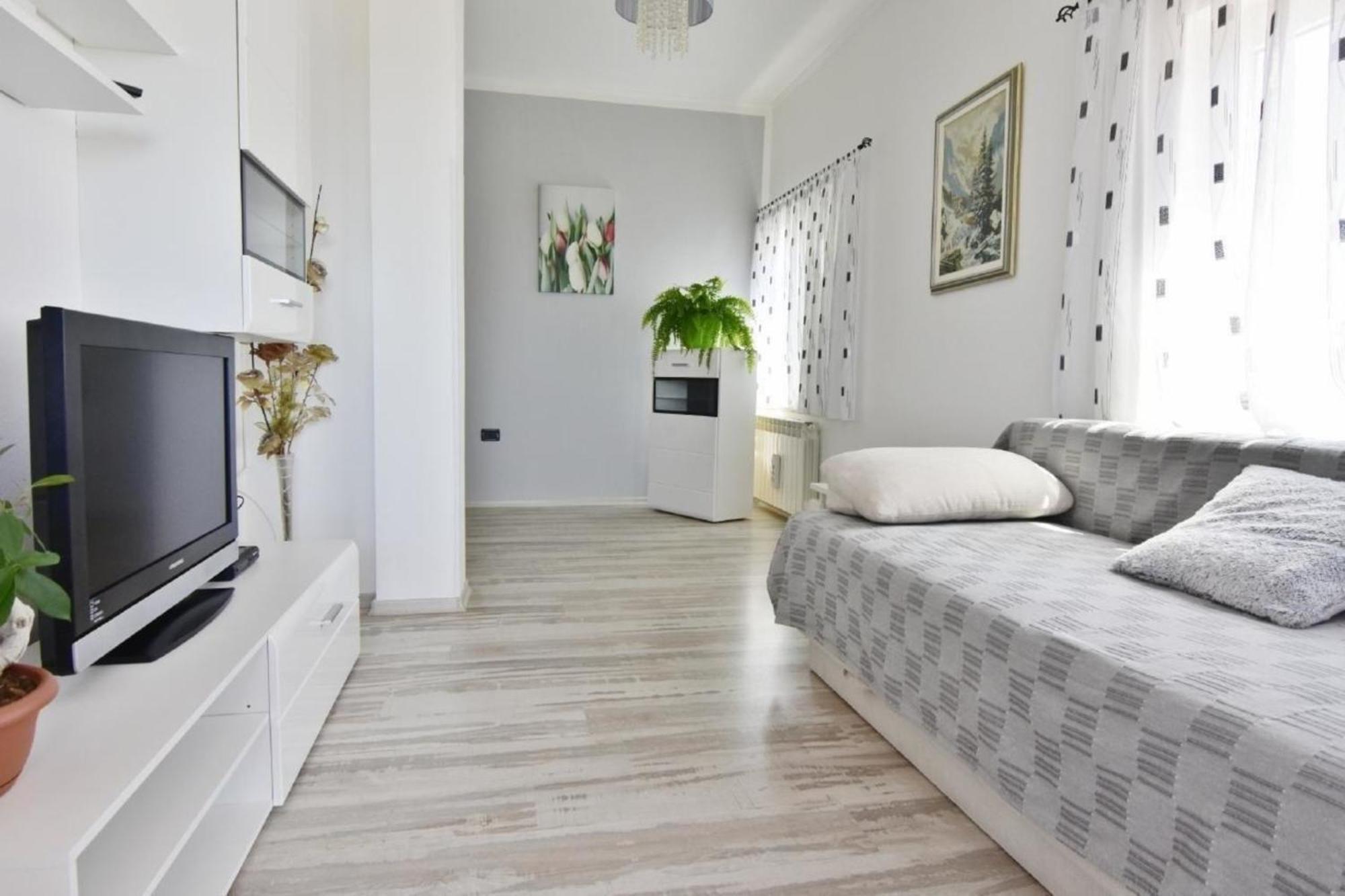 Apartman Klimatisierte In Valica Mit Grossem Garten *