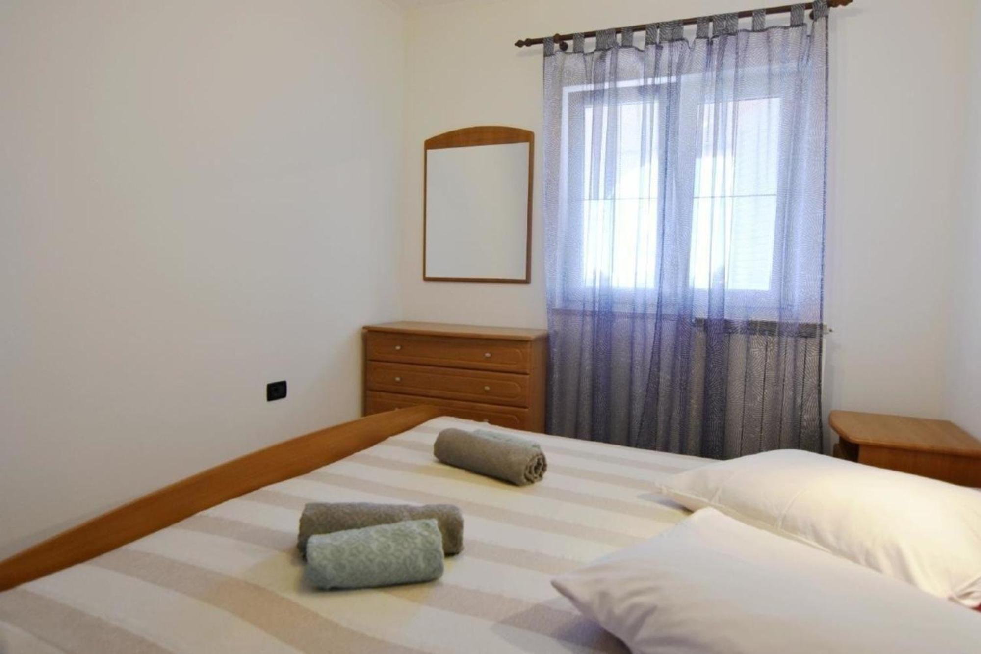 Klimatisierte In Valica Mit Grossem Garten Apartman