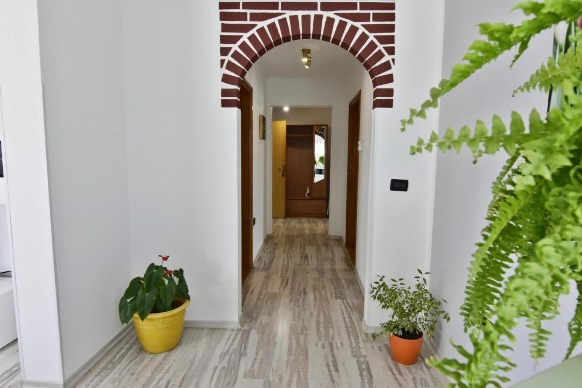 Klimatisierte In Valica Mit Grossem Garten Apartman *