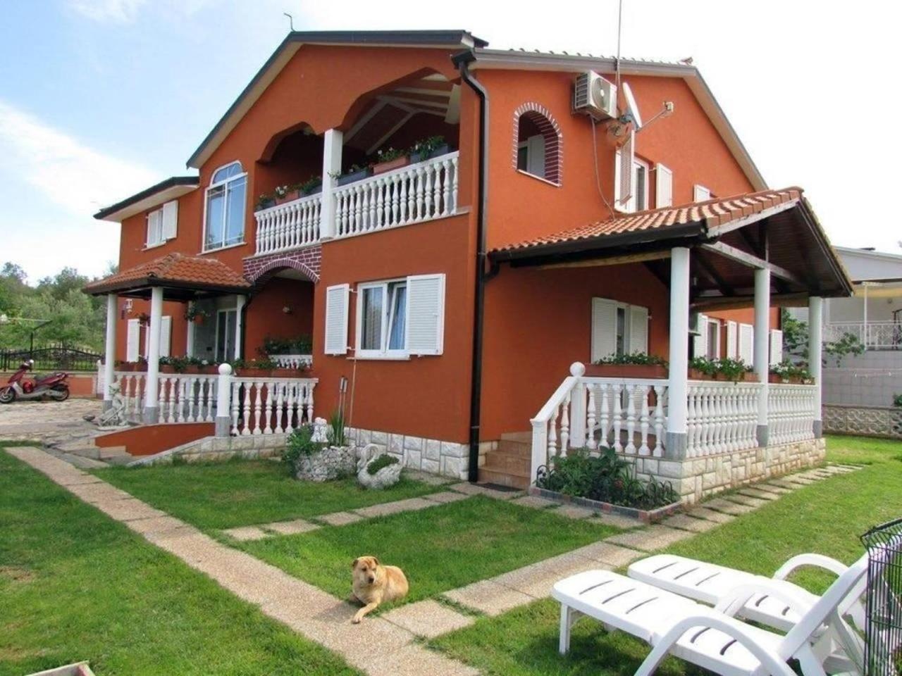 Klimatisierte In Valica Mit Grossem Garten * Umag