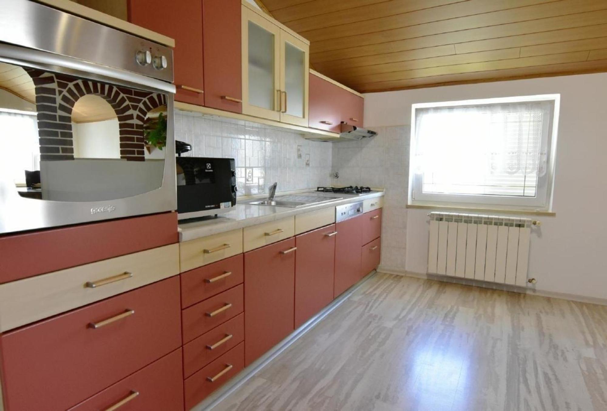 Klimatisierte In Valica Mit Grossem Garten Apartman